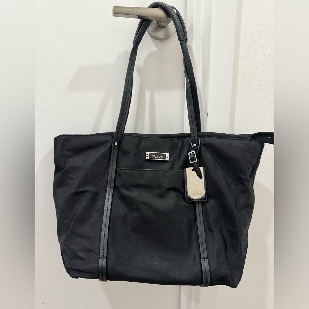 Tumi Voyageur - Quintessential Tote , Black